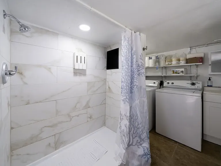 4464 E Riverside Dr — Photo 3