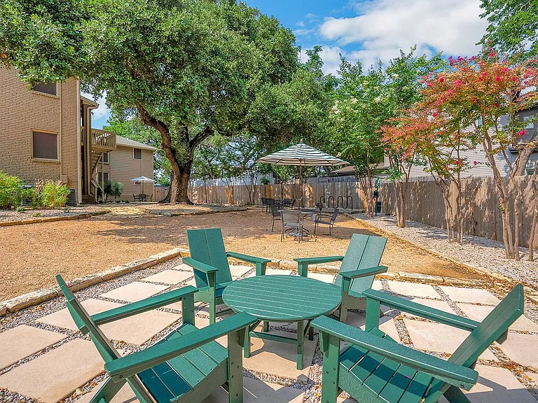 Bouldin Creek — Photo 102