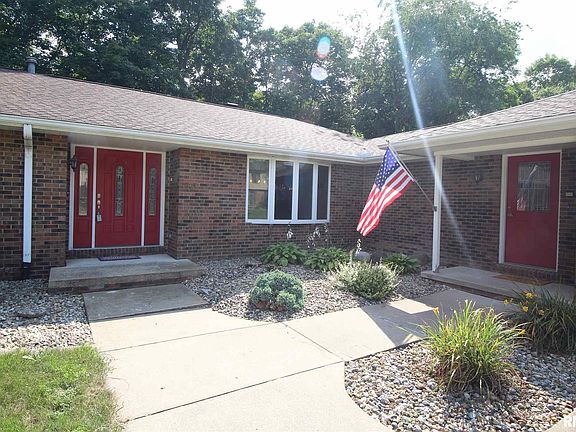 2nd image of 1004 W Deerbrook Dr