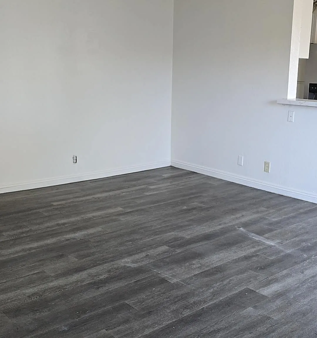 3 bed, 1100 sqft, $2,200 — Photo 2