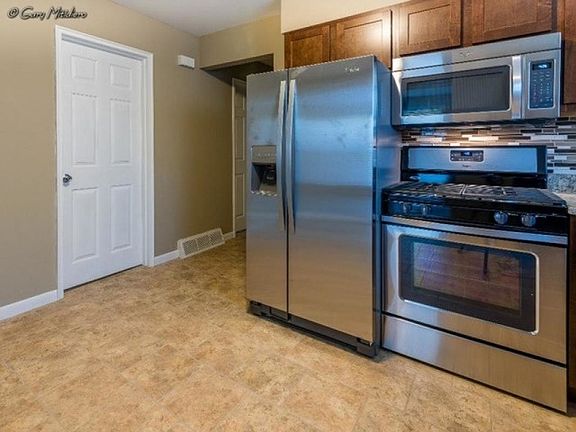 4th image of 243 Lynn Ln