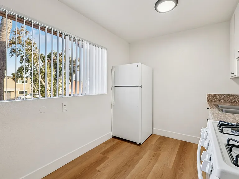 Bella Vista Apartments — Photo 21