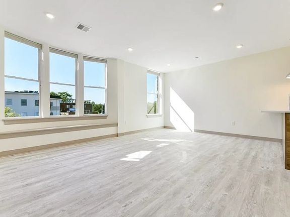 5th image of 400 Dorchester St #501
