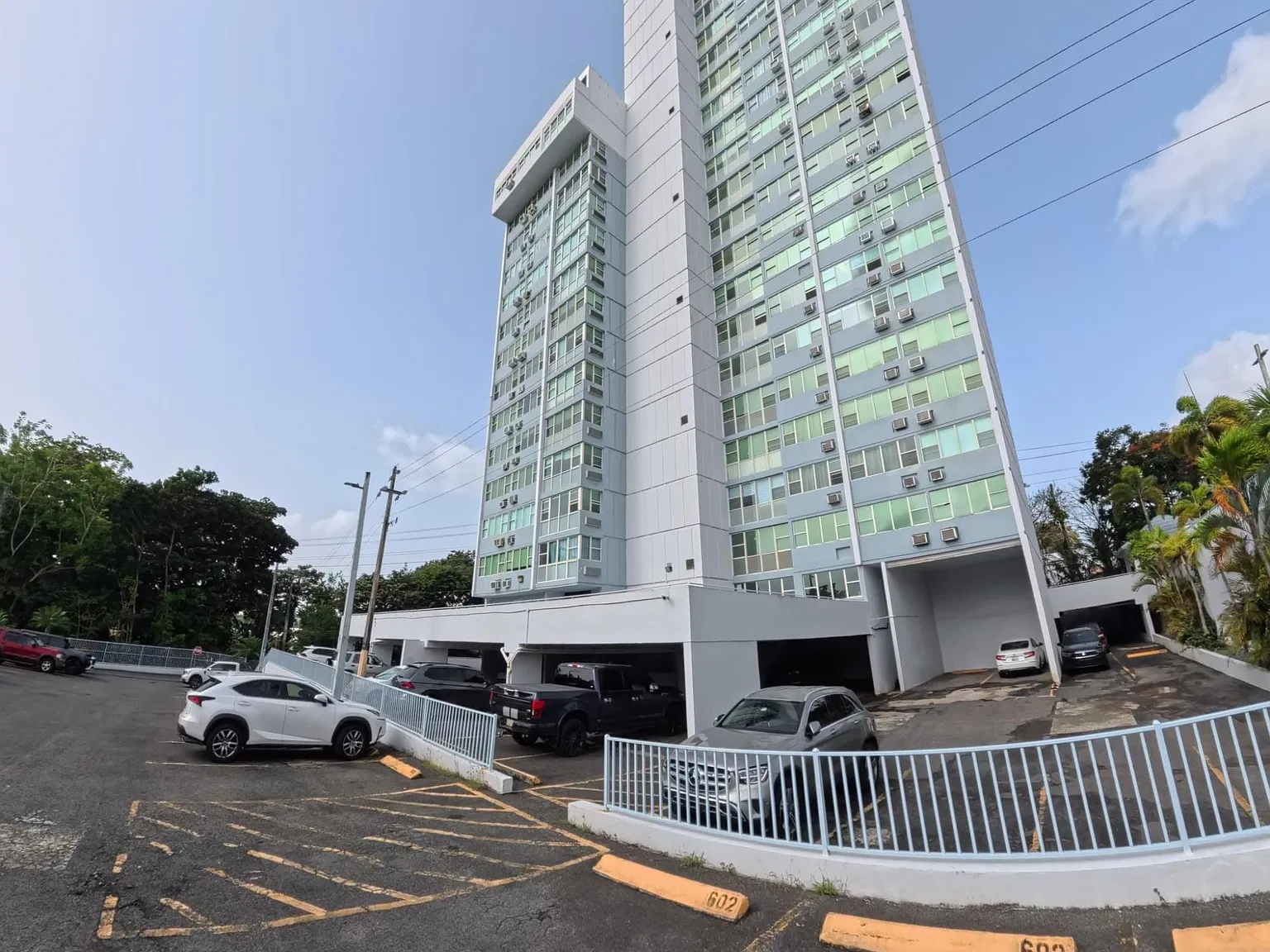 College Park Apartments (Condominio) — Photo 1