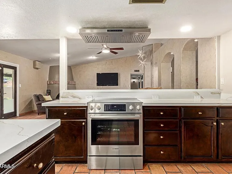 239 E Aster Dr — Photo 8