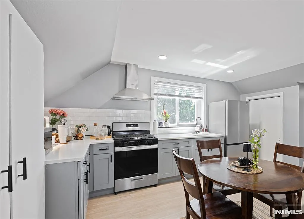 2 bed, $2,800 — Photo 3