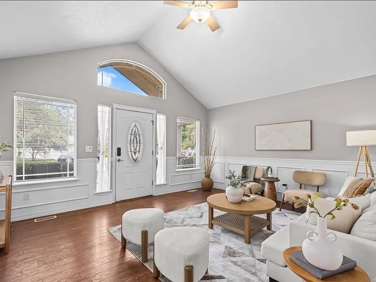 1576 S Grant Ave — Photo 4