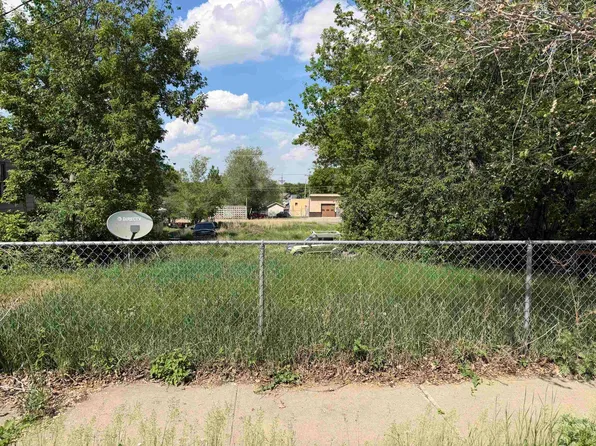 1217 Soo St, Minot, ND 58701