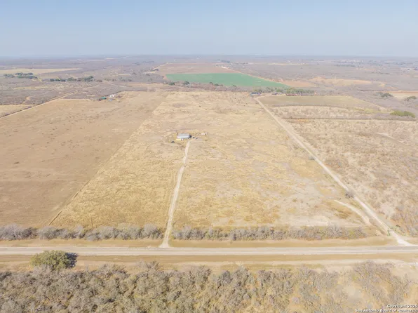 6915 FM 2200, Yancey, TX 78886