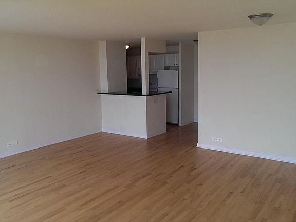 5th image of 4343 N Clarendon Ave APT 1516