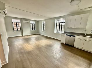 2040 W Diversey Pkwy #201, Chicago, IL 60618