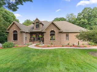 1695 Signal Point Dr, Niles, MI 49120