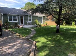 27 Kyle Rd, Hampton Bays, NY 11946