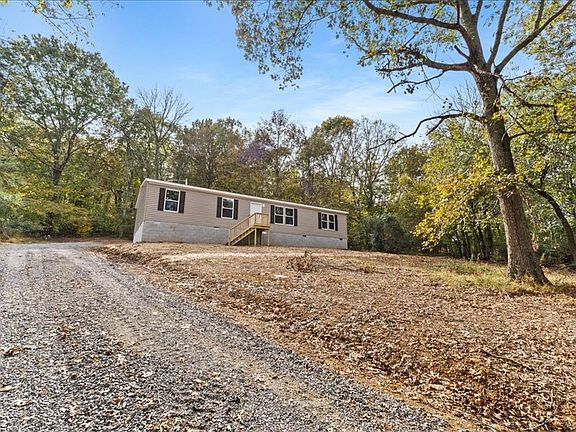 2nd image of 424 Hiwassee Rd