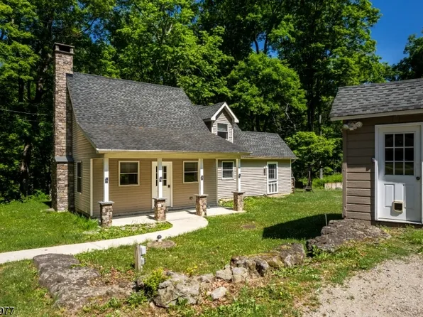 4 Gordon Ln, Blairstown, NJ 07825