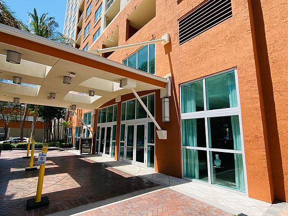 2nd image of 2006 N Bayshore Dr #404