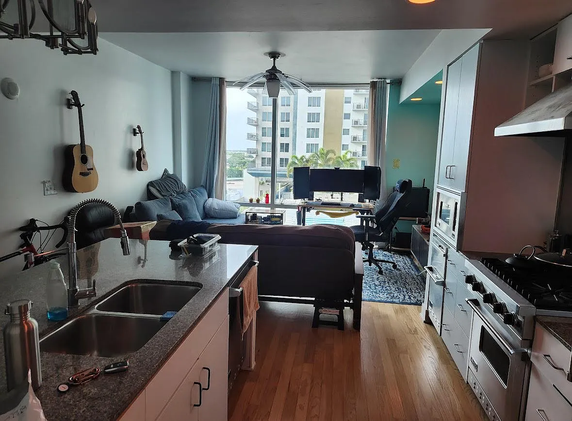 Photo 2 of 8 - 1120 E Kennedy Blvd #1124 - Tampa, FL Building Photo - 1120 E Kennedy Blvd #1124
