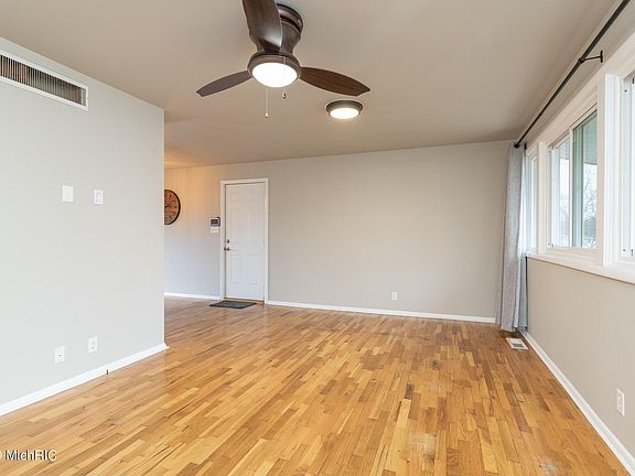 5th image of 149 Winston Dr