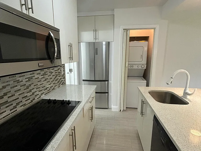 914 NE 15th Ave #2 — Photo 1