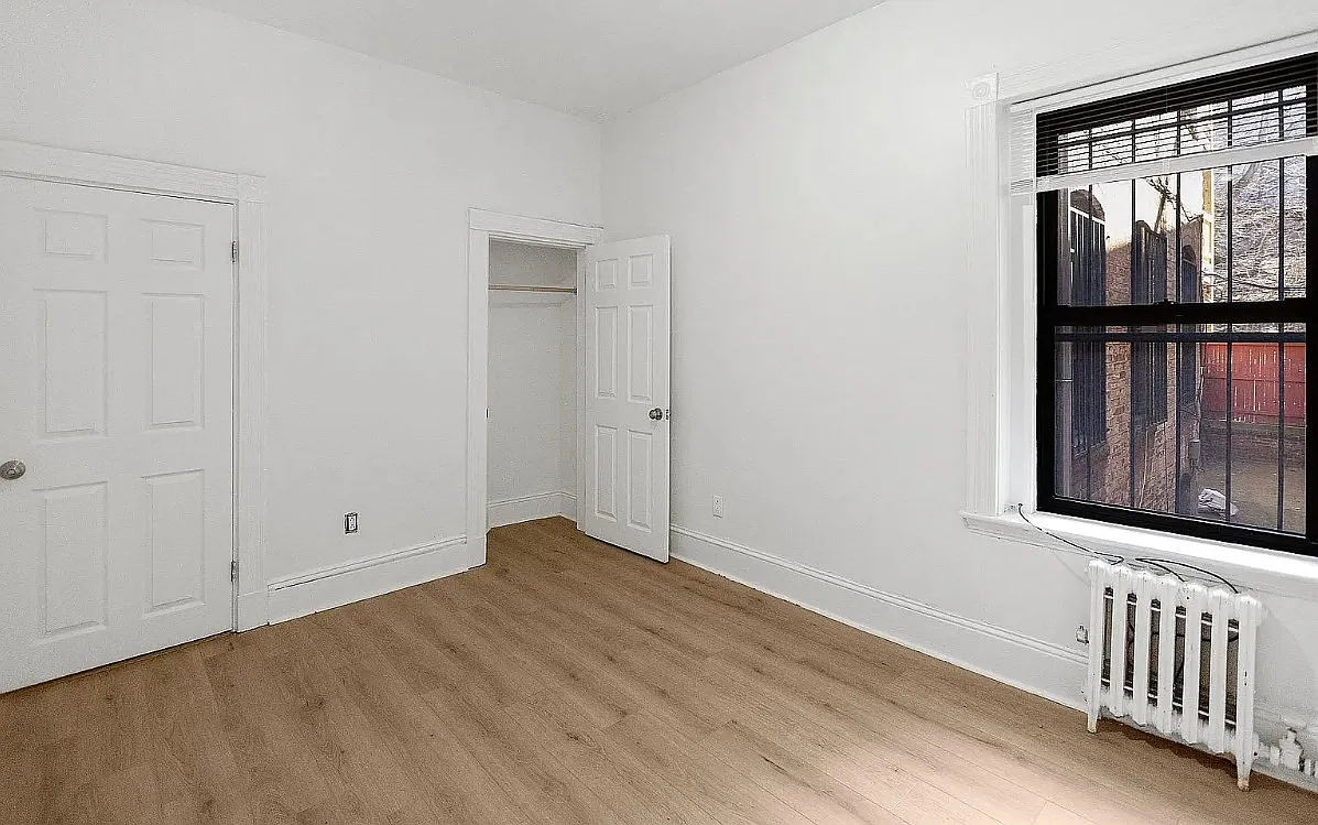 4 bed, 9999 sqft, $5,000 — Photo 4