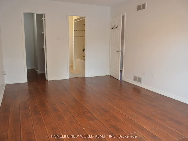 50 Adrian Cres — Photo 12