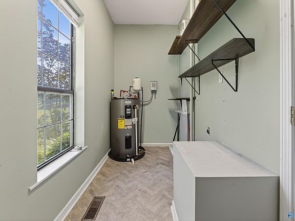 4th image of 2547 Pinedale Dr