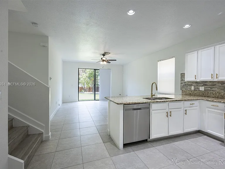 3841 Aspen Leaf Dr — Photo 6