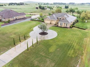 13177 E Falcon Meadow Ln, Clovis, CA