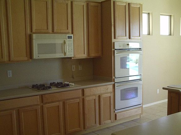 5th image of 13557 W Holly St
