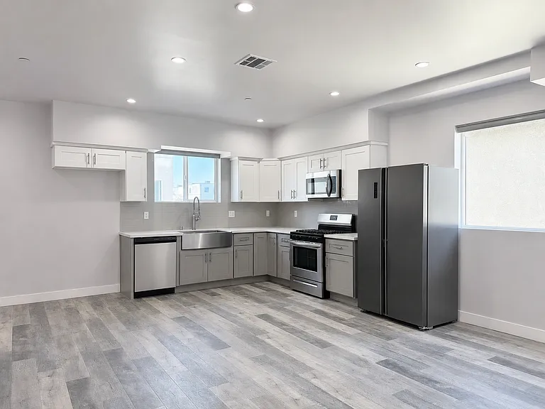 Case Townhomes — Photo 9