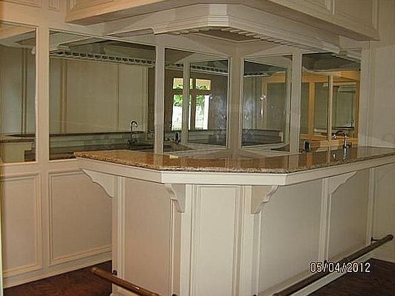 3rd image of 3407 Lake Pointe Dr