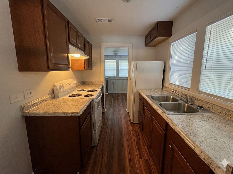 1st image of 33 Magnolia Ave SE