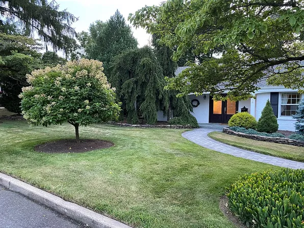 84 Garden Rd, Shrewsbury, NJ 07702