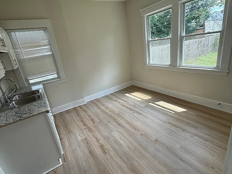 10402 Kempton Ave — Photo 4