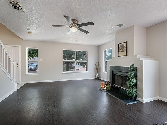 4th image of 5011 Pine Lake Dr