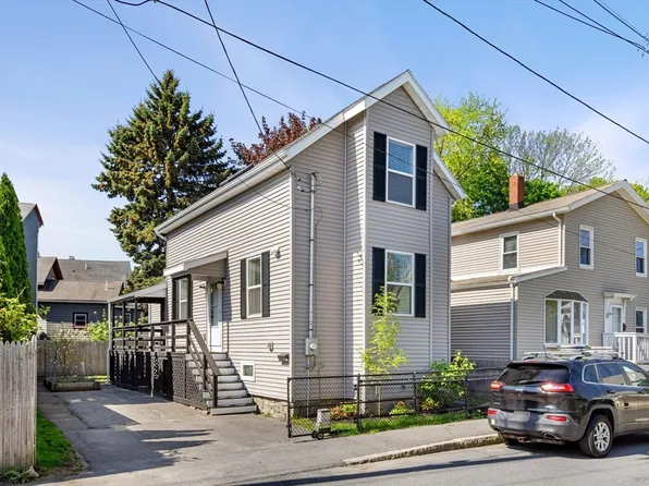 20 Planters St, Salem, MA 01970