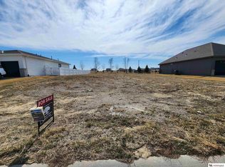 10221 Cove Hollow Dr, Papillion, NE 68046