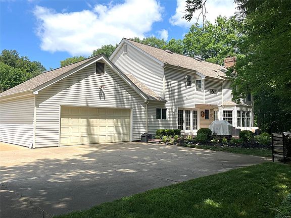 5th image of 716 Forsheer Ct