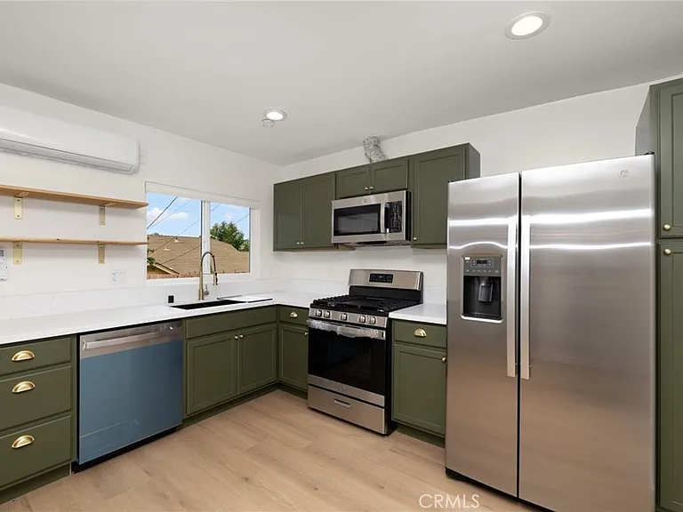 4173 York Blvd — Photo 8