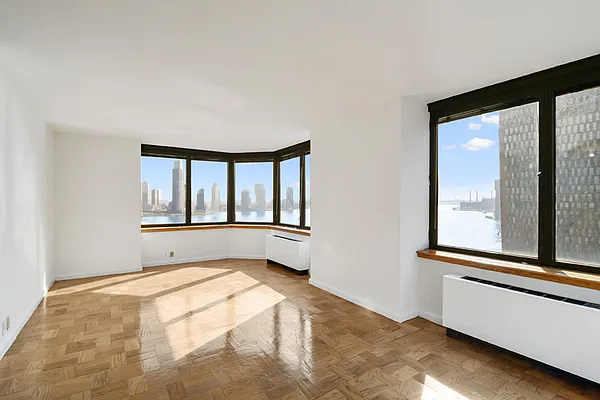 Rented by R New York | media 24