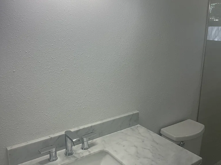 2319 Stratford Dr — Photo 3