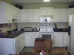 4th image of 2230 Sawmill St
