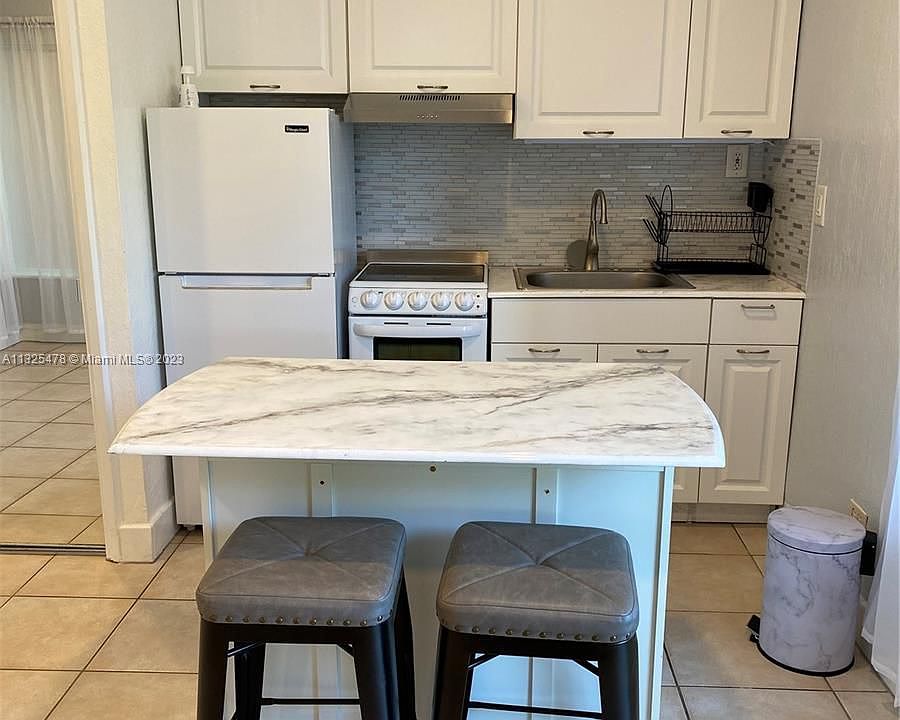 1st image of 1990 Bay Dr APT 9
