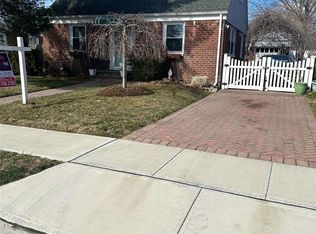 713 Macon Pl, Uniondale, NY 11553