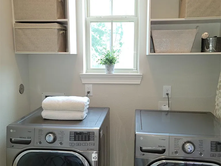 1126 W 16th St #F — Photo 29