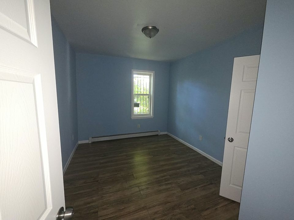 2nd image of 453 S 18th St