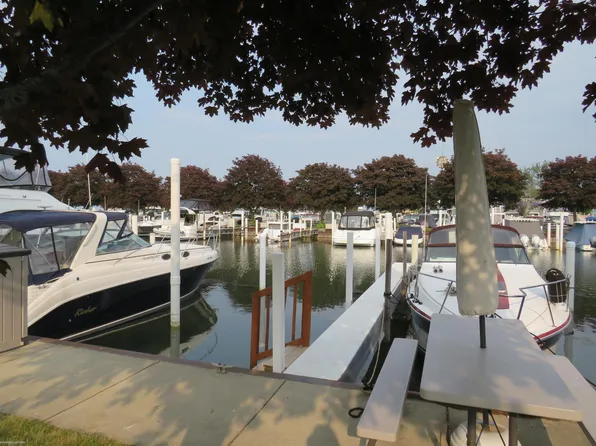 41700 Conger Bay Dr #G-304, Harrison Township, MI 48045