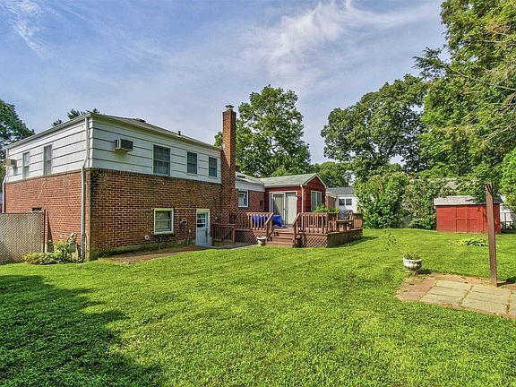 4th image of 7 Acorn Dr