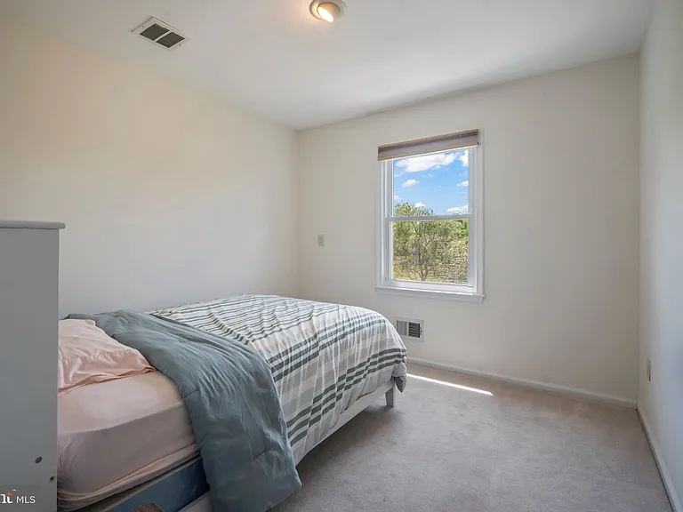5 Robert Dr — Photo 29