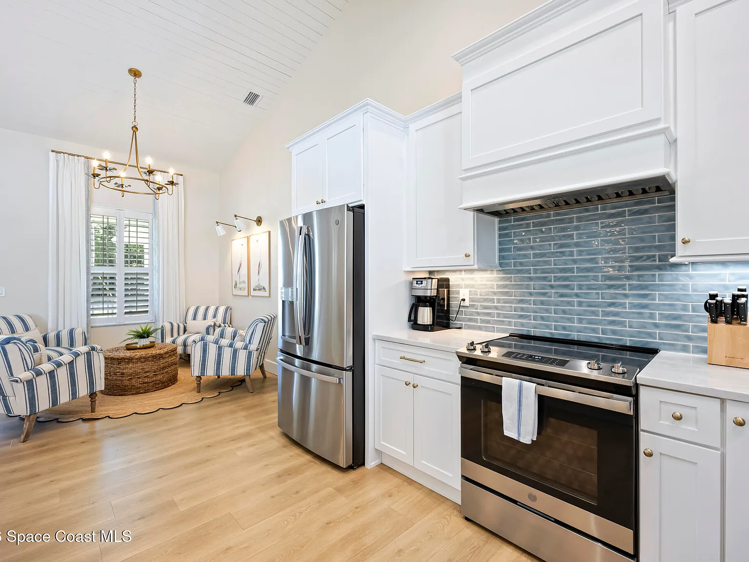 3 bed, 2.0 bath, 1865 sqft, $5,500 — Photo 2